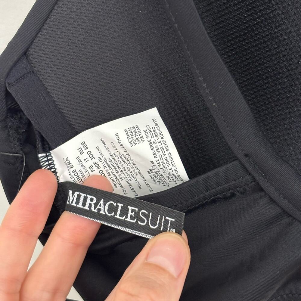 NWT Miraclesuit Solid Plunge Bikini Top in Black - Size 36DD - Picture 8 of 9